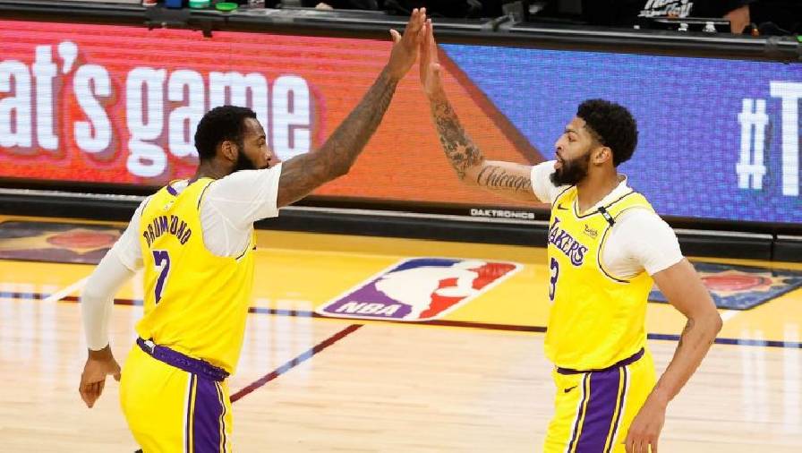 Anthony Davis tiếp tục bùng nổ, Lakers vươn lên dẫn Suns