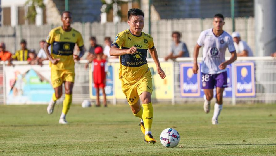 Quang Hải ghi 2 bàn trong trận đấu tập của Pau FC