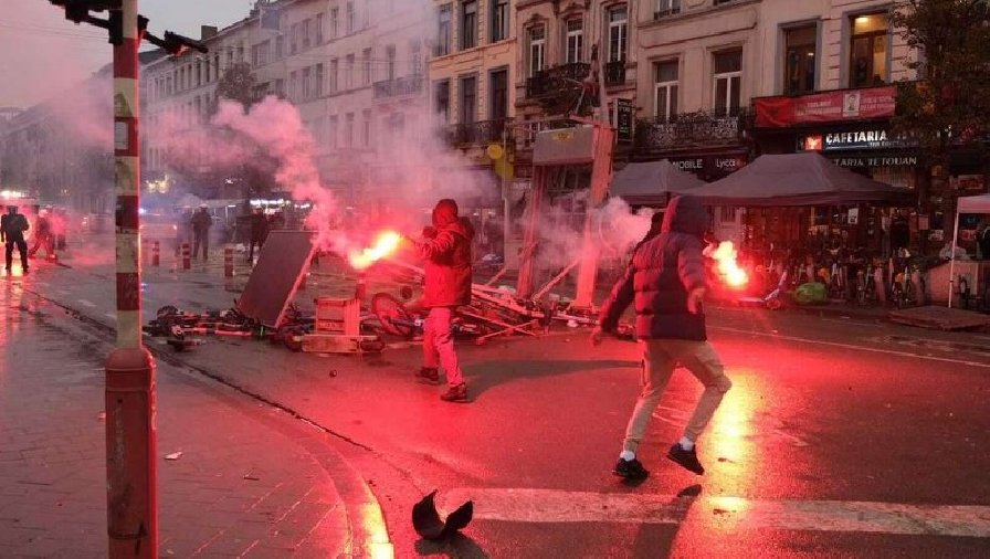 Cổ động viên Bỉ làm loạn, đốt phá thủ đô Brussels sau trận thua Morocco