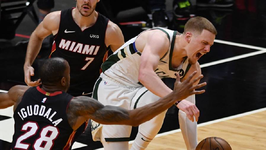 Milwaukee Bucks gặp tổn thất nặng nề trước vòng Bán kết NBA Playoffs 2021
