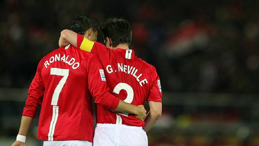 Neville: 'Ronaldo trở về, MU cũng chẳng có danh hiệu gì đâu'