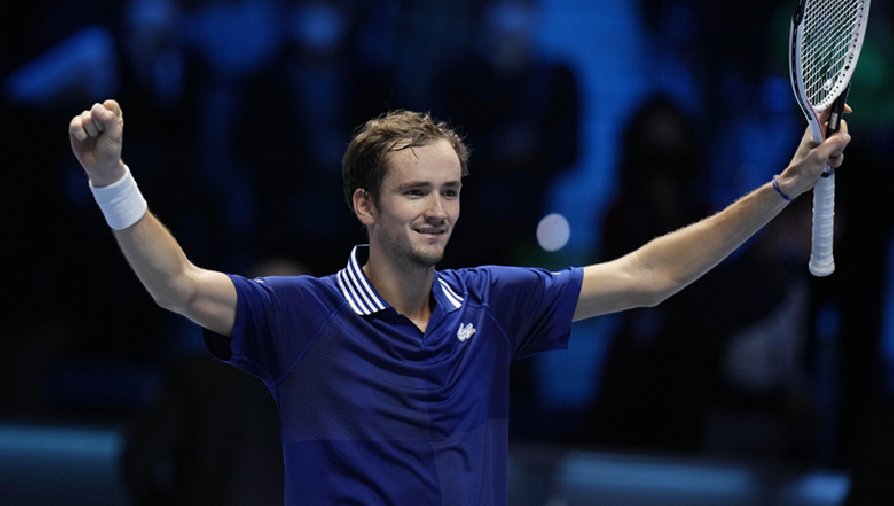Medvedev thắng trận thứ tư trước Sinner, có mặt ở bán kết Vienna Open