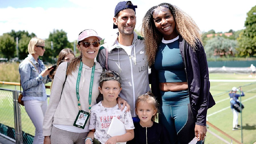 Djokovic xin chữ ký Venus Williams cho con gái ở Wimbledon 2022