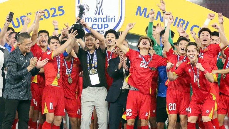 HLV Kim Sang Sik được truyền thông Hàn Quốc ca ngợi với chức vô địch cùng U23 Việt Nam