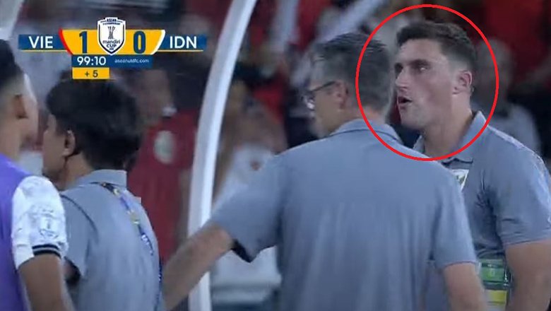 Trợ lý HLV U23 Indonesia nhận thẻ đỏ vì đá chai nước của U23 Việt Nam là ai?