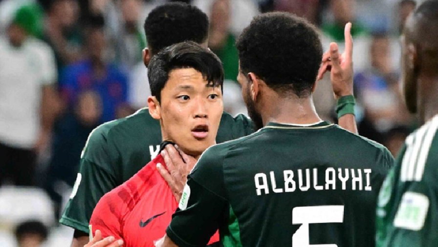 Hậu vệ Saudi Arabia xoa đầu Son Heung Min, bóp cổ Hwang Hee Chan trong trận thua Hàn Quốc