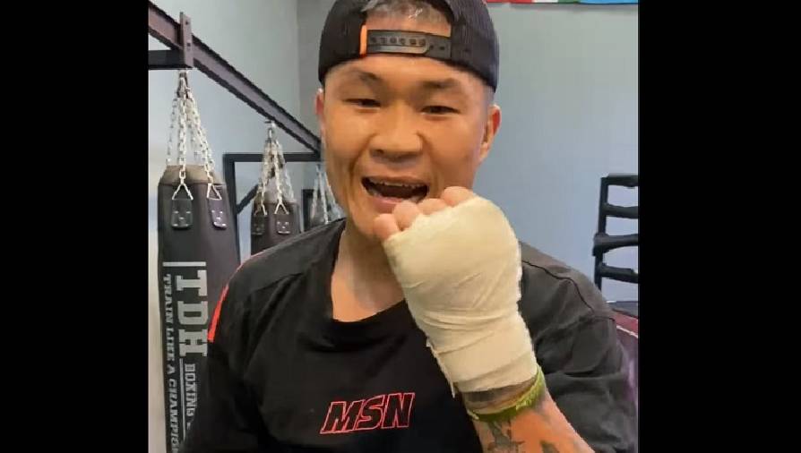 Trương Đình Hoàng thử sức với Boxing tay trần: Đấm mấy cái mà nghe cháy da! 