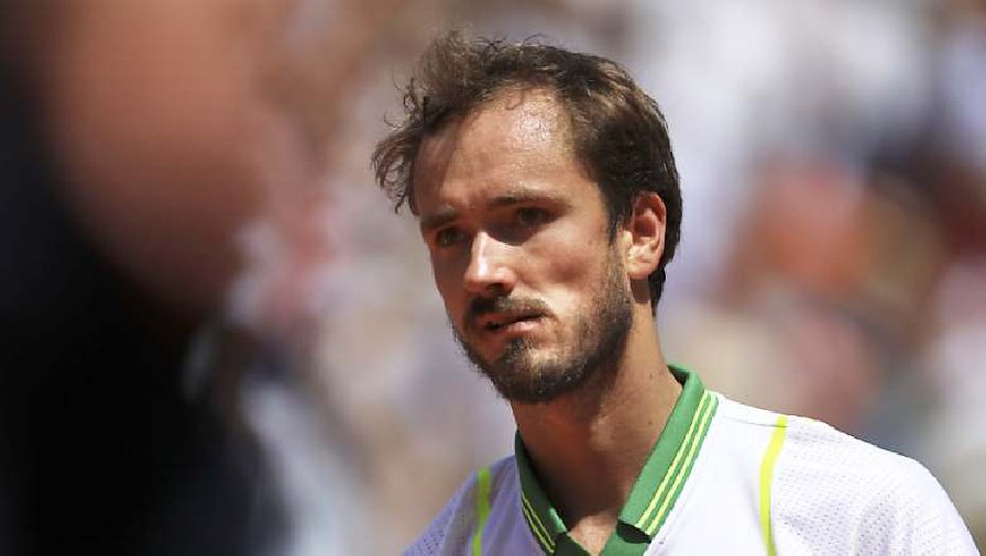 Medvedev thua sốc sau 5 set ở vòng 1 Roland Garros 2023