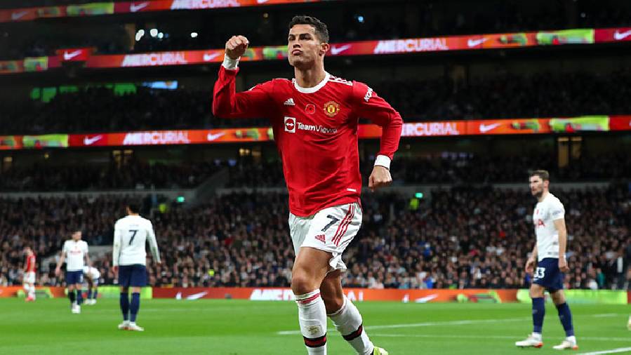 Ronaldo tái hiện kỷ lục của Drogba ở trận MU thắng Tottenham