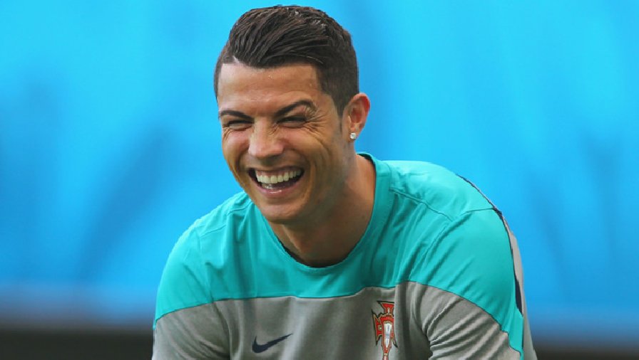 Ronaldo cười ra nước mắt với bản tin Messi giành Quả bóng vàng thứ 8