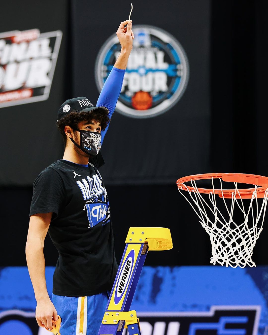 Nhà vô địch VBA 2020 'phát cuồng' vì chiến thắng của cậu em trai Johnny Juzang ở NCAA March Madness 2021 - Ảnh 1
