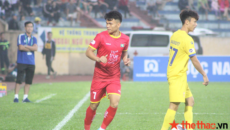 Video bàn thắng Nam Định vs SLNA: Đòn đau phút bù giờ - Ảnh 1