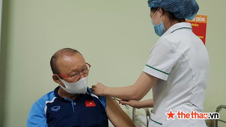 HLV Park Hang Seo và cộng sự đã được tiêm vaccine Covid-19 - Ảnh 1