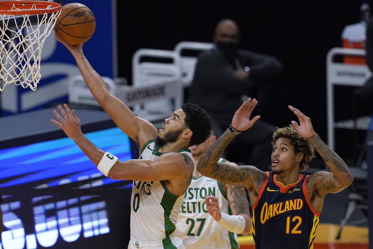 Lịch thi đấu bóng rổ NBA hôm nay ngày 18/04: Boston Celtics vs Golden State Warriors - Lấy gì cản bước Curry? - Ảnh 1