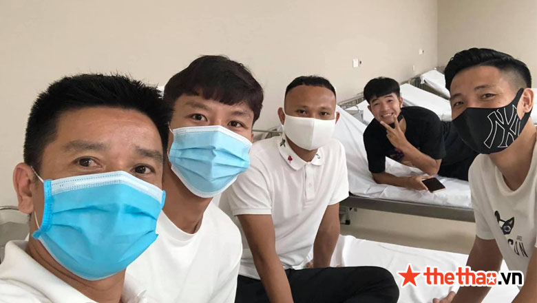 45 cầu thủ ĐT Việt Nam hoàn tất tiêm Vaccine Covid-19 - Ảnh 1