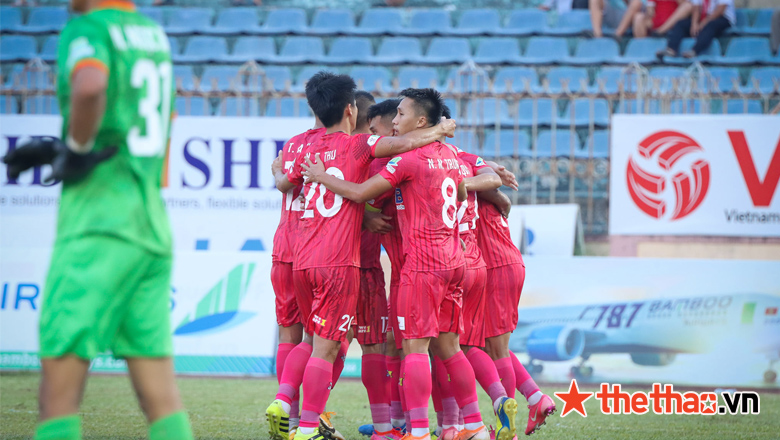 Video bàn thắng Quảng Nam vs Sài Gòn: Bước ngoặt thẻ đỏ - Ảnh 2