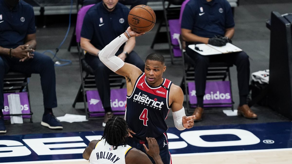 Bật chế độ NBA 2k, Russell Westbrook đưa Washington Wizards đến gần hơn với NBA Play-in 2021 - Ảnh 3