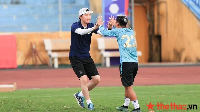 Ông Park đang xây dựng ê kíp riêng cho mình ở Hà Nội FC