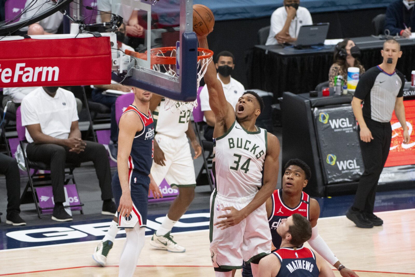 Xem trực tiếp bóng rổ NBA hôm nay 6/5: Milwaukee Bucks vs Washington Wizards (7h00) - Ảnh 1