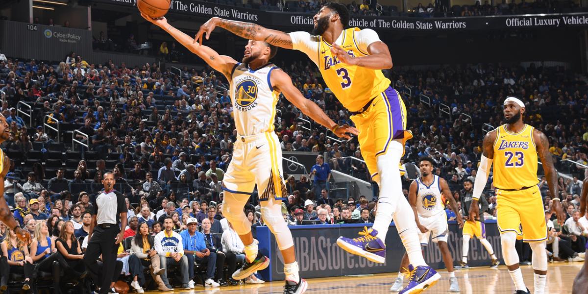 Anthony Davis bắt cóc và hạ gục Stephen Curry một cách tàn nhẫn... trong game - Ảnh 1