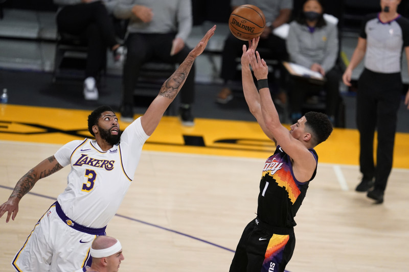 Bất chấp đau đớn, Anthony Davis gồng gánh LA Lakers bám sát Top 6 - Ảnh 4