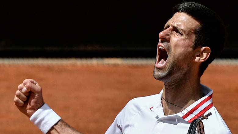 Djokovic ngược dòng trước Tsitsipas, vào bán kết Rome Master - Ảnh 1