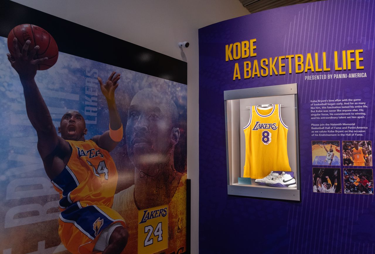 Ngắm nhìn triển lãm Hall of Fame dành cho Kobe Bryant - Ảnh 3