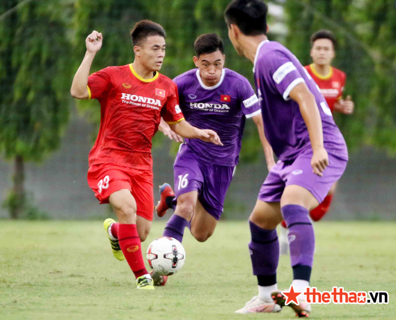 Văn Hậu ra sân, Công Phượng đá phạt thành bàn trong trận đấu giữa ĐT và U22 Việt Nam - Ảnh 11