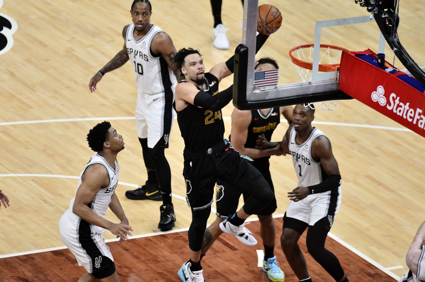 Nhọc nhằn vượt qua Spurs, Memphis Grizzlies tiếp tục giấc mơ vào Playoffs - Ảnh 2
