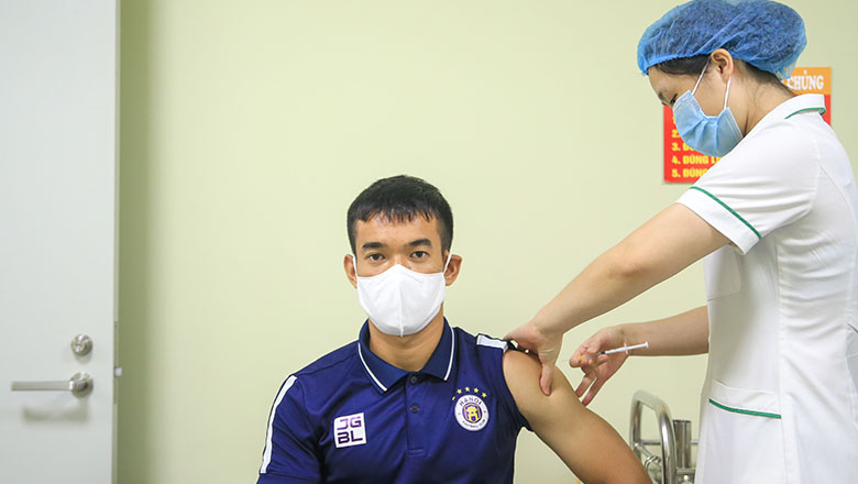 CLB Hà Nội được tiêm vaccine COVID-19 để tham dự AFC Cup - Ảnh 2