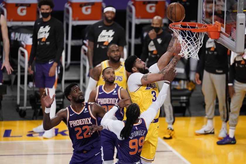 Anthony Davis tiếp tục bùng nổ, Lakers vươn lên dẫn Suns - Ảnh 1