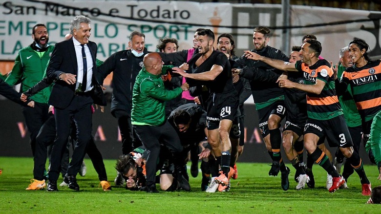 Đội bóng 2 lần tuyên bố phá sản trở lại Serie A sau 20 năm - Ảnh 1