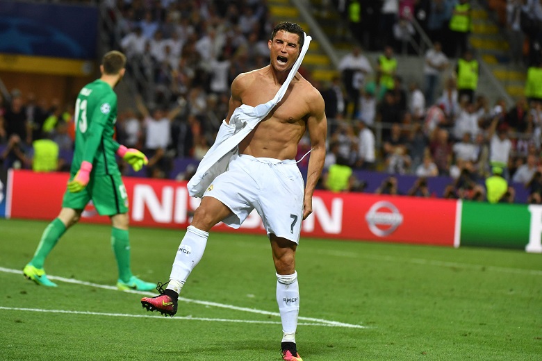 Ronaldo thực hiện thành công quả luân lưu cuối cùng giúp Real Madrid vượt qua Atletico ở chung kết mùa 2015/16