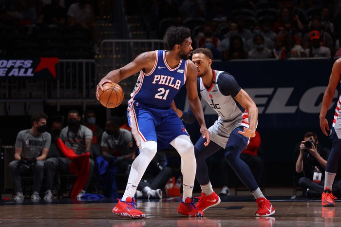 CĐV Philadelphia 76ers nín thở với chấn thương mới nhất của Joel Embiid - Ảnh 1