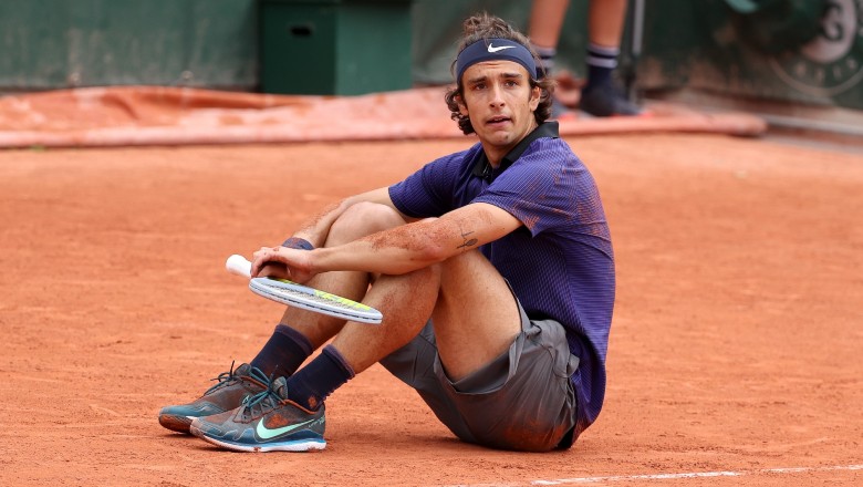 Djokovic vào Tứ kết Roland Garros: Khởi đầu thảm họa, ngược dòng chóng vánh - Ảnh 2