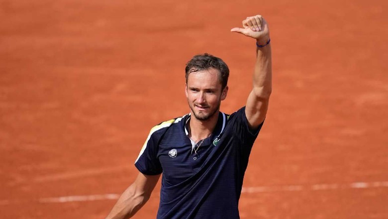 Đè bẹp 'khắc tinh' Medvedev, Tsitsipas hiên ngang vào Bán kết Roland Garros - Ảnh 2