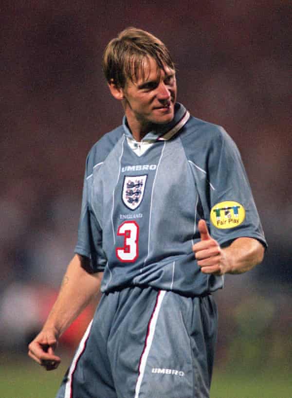 Kể chuyện EURO 1996: Màu chàm ám ảnh khi bóng đá về nhà - Ảnh 4