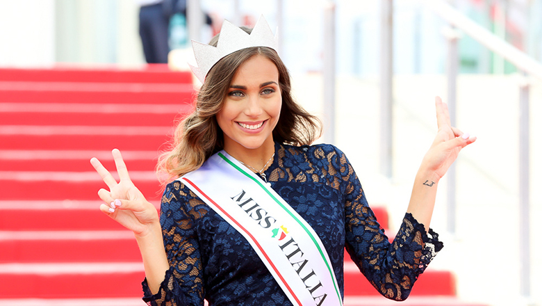 Tiền vệ Italy ‘bỏ rơi’ hoa hậu để tham dự EURO 2021 - Ảnh 2