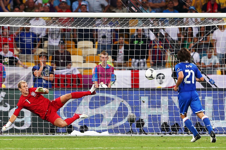 10 khoảnh khắc điên rồ nhất lịch sử EURO: Kiệt tác volley của Van Basten - Ảnh 8