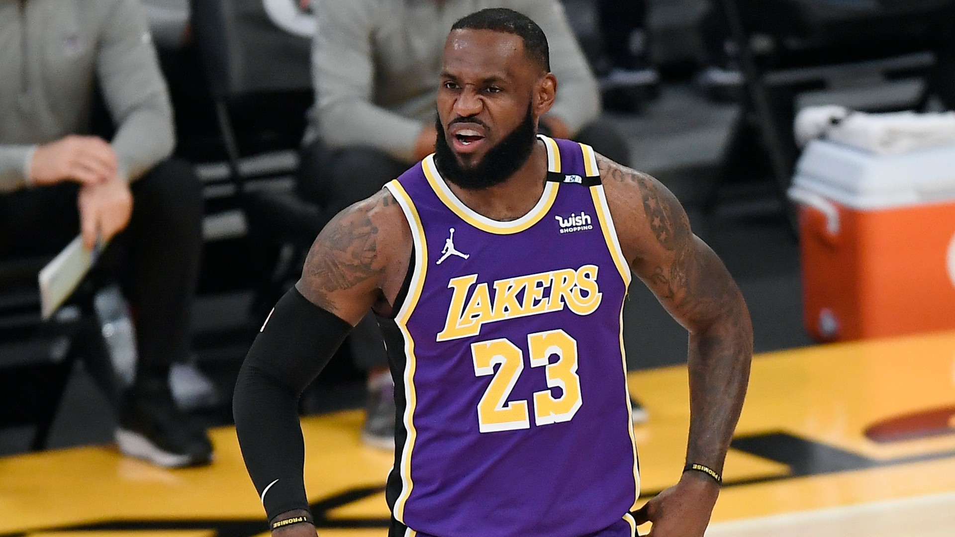 Dính chấn thương dai dẳng, LeBron James đổ lỗi cho ban tổ chức NBA - Ảnh 1