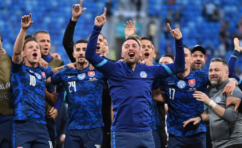 Sao Slovakia hé lộ chuyện làm ‘gián điệp’ trong trận thắng Ba Lan - Ảnh 2