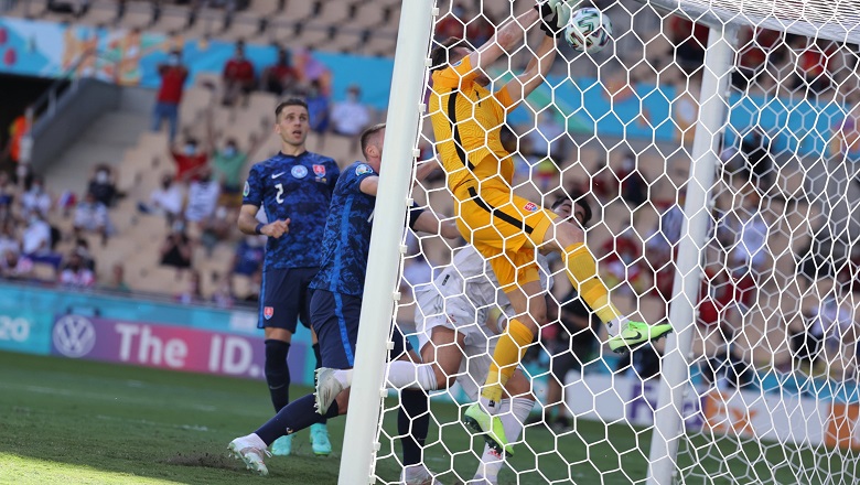 Video bàn thắng Slovakia vs Tây Ban Nha: Ranh giới mong manh - Ảnh 2