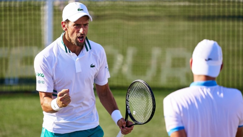 Djokovic phô diễn sức mạnh khi đánh đôi, cùng bạn thân vào chung kết Mallorca Open - Ảnh 1