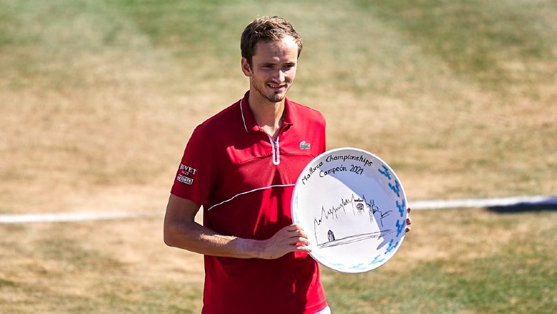 Medvedev lần đầu vô địch trên mặt sân cỏ, tự tin chinh phục Wimbledon - Ảnh 1