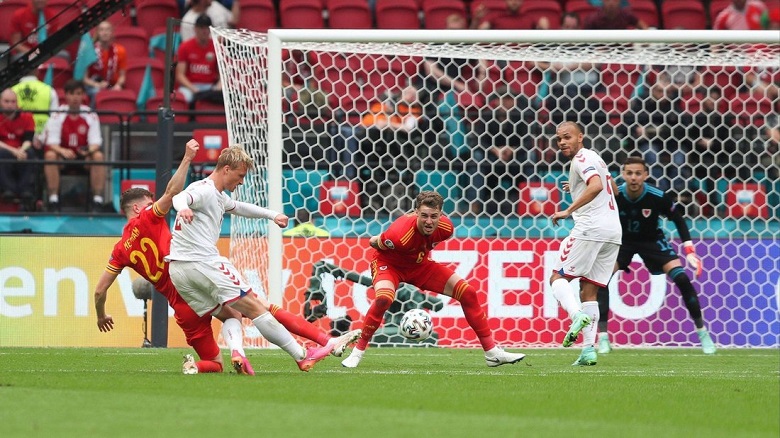 Video bàn thắng Xứ Wales vs Đan Mạch: Siêu phẩm của ‘kẻ đóng thế’ - Ảnh 1