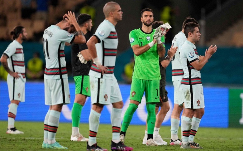 Bồ Đào Nha lần đầu tiên dừng bước trước thềm tứ kết EURO - Ảnh 1