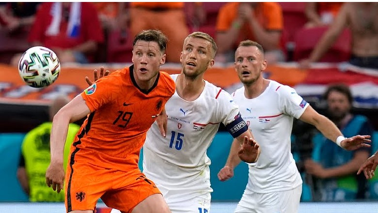 Video bàn thắng Hà Lan vs CH Séc: Cú trượt chân oan nghiệt - Ảnh 1