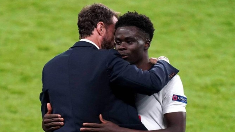 Bukayo Saka đá văng Grealish và Foden lên ghế dự bị ĐT Anh - Ảnh 1