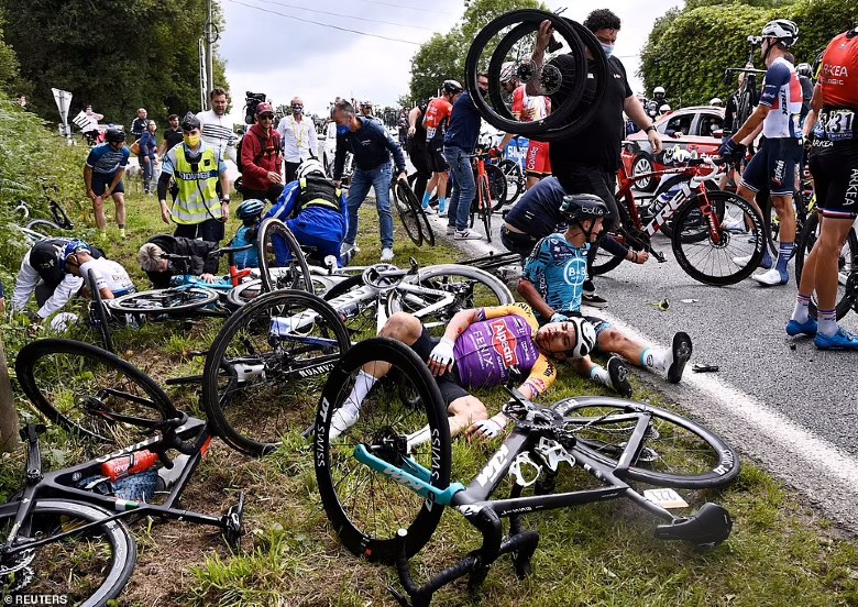 Cảnh sát tìm được 'hung thủ' gây ra thảm họa cho Tour de Frane - Ảnh 2
