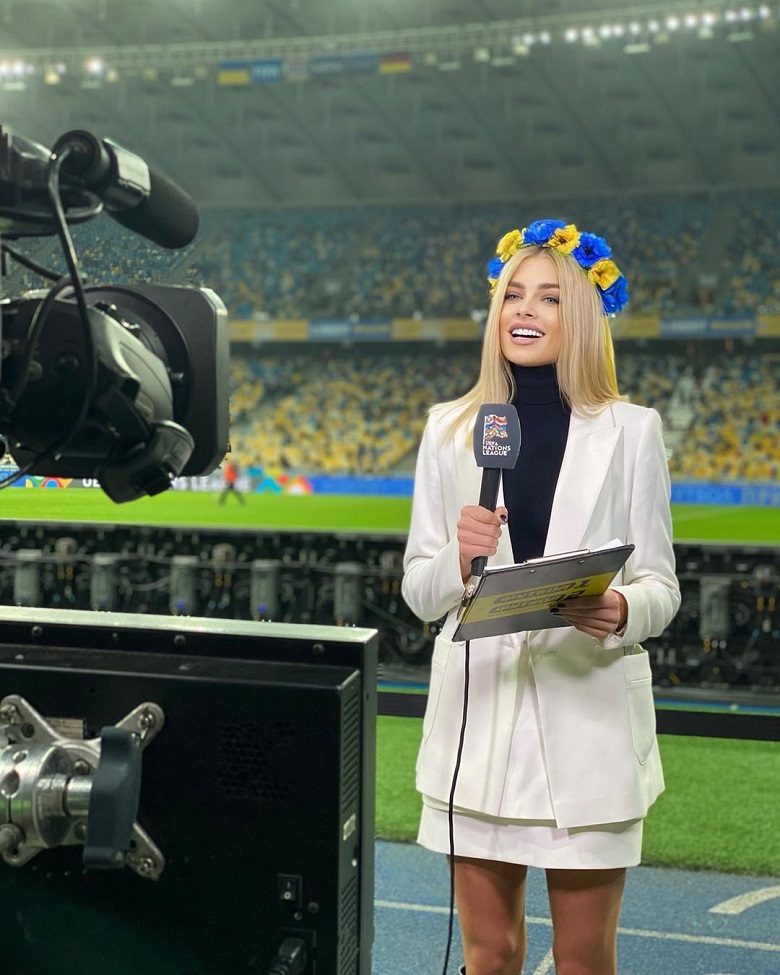 Vợ Zinchenko 'tỏa nắng' trong ngày Ukraine thắng trận lịch sử tại EURO 2021 - Ảnh 2